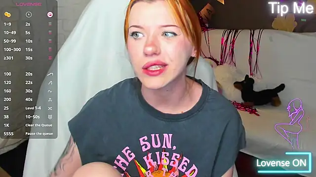 Snapshot of MeganNewCat chatting on June 26, 2026, 8:46 pm MeganNewCat online show from June 26, 2026, 8:46 pm