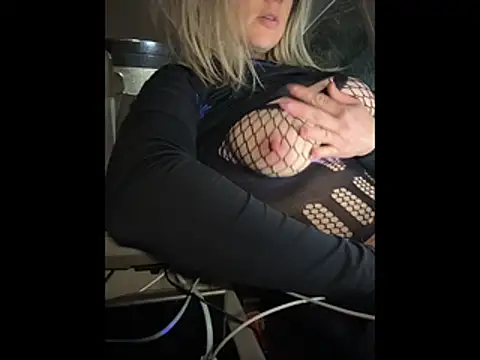 queenkelly1234 online show from November 29, 2025, 4:48 am