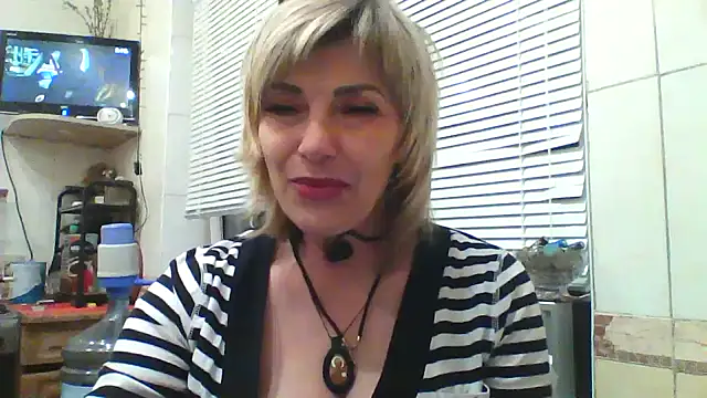 Snapshot of Lia_Ray chatting on October 17, 2025, 7:38 pm Lia Ray online show from October 17, 2025, 7:38 pm