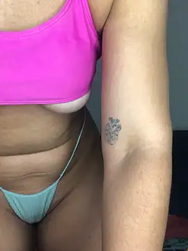 Snapshot of Bellafit02 chatting on November 7, 2025, 8:25 am Bellafit02 online show from November 7, 2025, 8:25 am