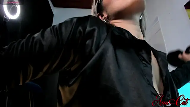 ana cat online show from March 6, 2025, 4:38 pm