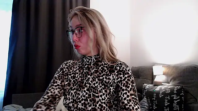 Michellee Nilson online show from October 14, 2025, 5:41 am