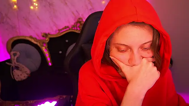 CuteeFoxy online show from January 14, 2026, 2:33 pm