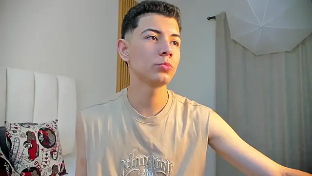 Snapshot of FireGuy_99 chatting on November 30, 2025, 1:37 pm FireGuy 99 online show from November 30, 2025, 1:37 pm