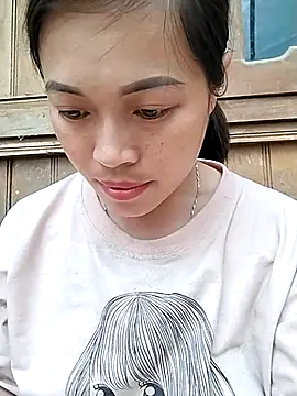 Snapshot of Hani-i chatting on April 25, 2026, 6:49 am Hani-i online show from April 25, 2026, 6:49 am