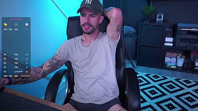 monsieurguitsxxx online show from November 10, 2025, 12:37 pm