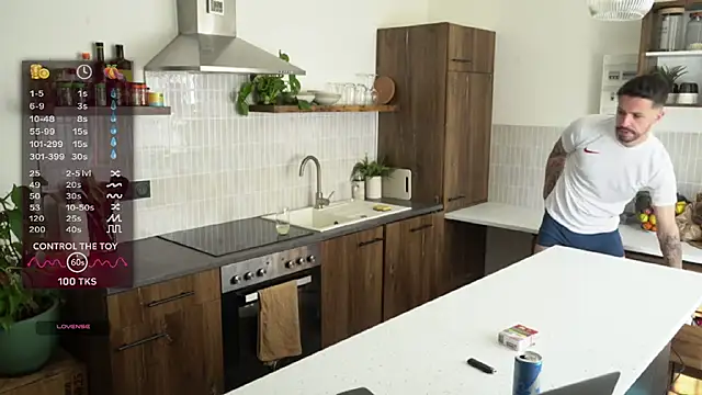 Snapshot of monsieurguitsxxx chatting on March 18, 2026, 2:09 pm monsieurguitsxxx online show from March 18, 2026, 2:09 pm