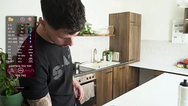 Snapshot of monsieurguitsxxx chatting on March 29, 2026, 1:33 pm monsieurguitsxxx online show from March 29, 2026, 1:33 pm