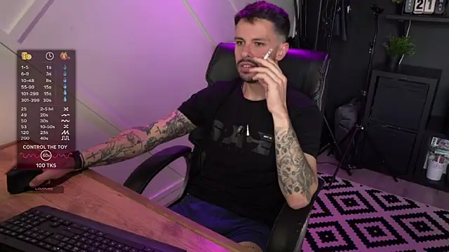 Snapshot of monsieurguitsxxx chatting on April 16, 2026, 12:17 pm monsieurguitsxxx online show from April 16, 2026, 12:17 pm