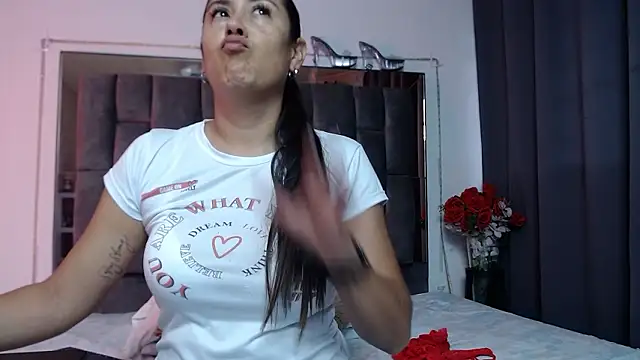 Salmma Milf online show from March 4, 2026, 11:49 am