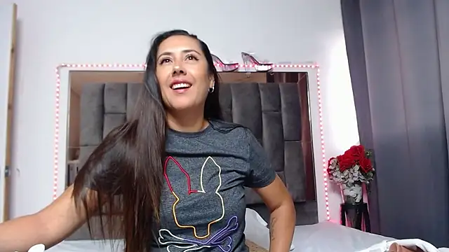 Snapshot of Salmma_Milf chatting on May 4, 2026, 11:50 am Salmma Milf online show from May 4, 2026, 11:50 am