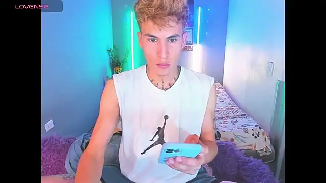 Snapshot of Latin_boysxxxx chatting on March 14, 2026, 12:28 am Latin boysxxxx online show from March 14, 2026, 12:28 am