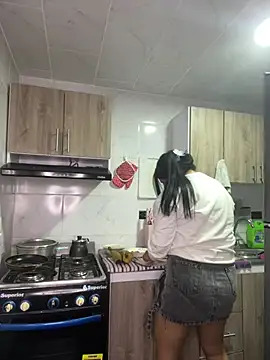 Snapshot of Mellani_luod chatting on April 8, 2026, 1:05 am Mellani luod online show from April 8, 2026, 1:05 am