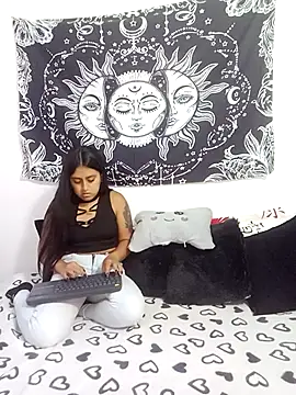 abby n emily online show from November 3, 2025, 12:28 pm