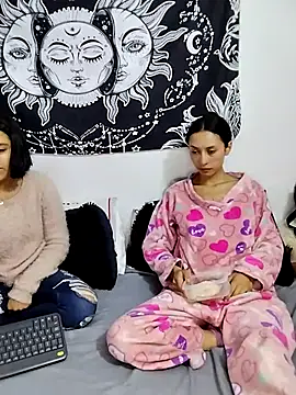 Snapshot of abby_n_emily chatting on July 1, 2026, 1:34 pm abby n emily online show from July 1, 2026, 1:34 pm