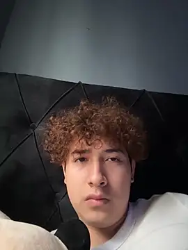 Snapshot of FresitAlexit0 chatting on November 11, 2025, 3:34 pm FresitAlexit0 online show from November 11, 2025, 3:34 pm