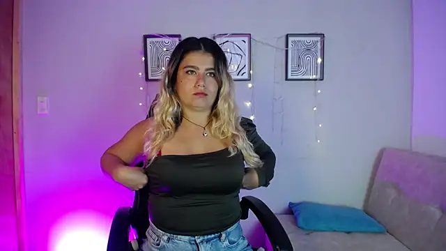 Sweet Bella Valery online show from April 1, 2026, 12:06 pm