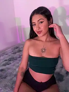 Snapshot of Emilux_ chatting on April 5, 2026, 6:16 pm Emilux online show from April 5, 2026, 6:16 pm