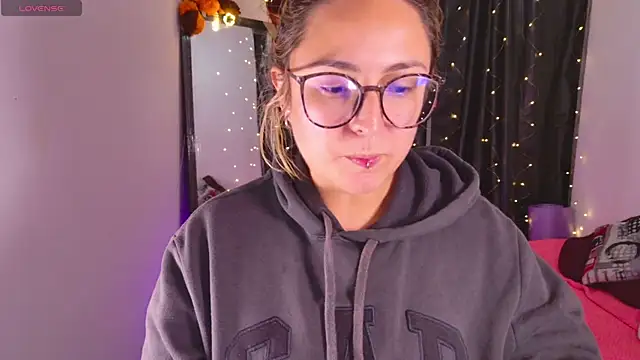 Snapshot of Rhosynn chatting on October 29, 2025, 2:36 am Rhosynn online show from October 29, 2025, 2:36 am