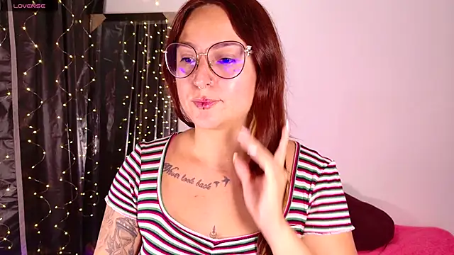 Snapshot of Rhosynn chatting on November 20, 2025, 3:18 am Rhosynn online show from November 20, 2025, 3:18 am