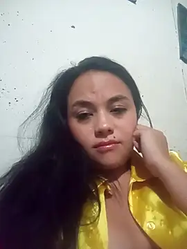 Snapshot of Syrinna94 chatting on October 22, 2025, 6:35 am Syrinna94 online show from October 22, 2025, 6:35 am