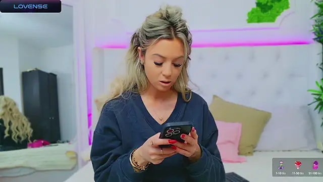 AriannaSins online show from January 4, 2025, 1:10 pm