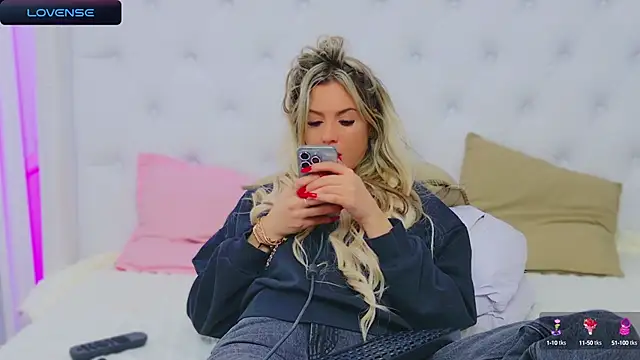 AriannaSins online show from January 4, 2025, 7:55 pm