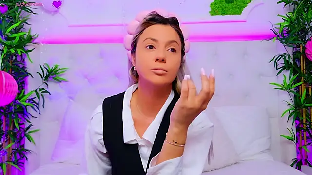 AriannaSins online show from September 18, 2025, 12:07 pm