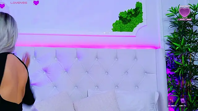 AriannaSins online show from October 16, 2025, 12:39 pm