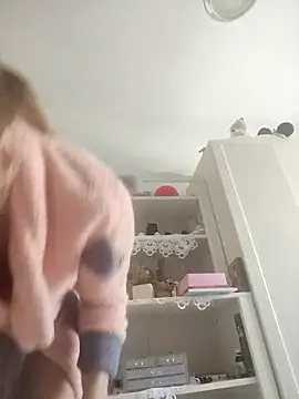 SandyCassie online show from November 1, 2025, 9:55 am