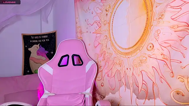 Snapshot of Nina_Gaze chatting on October 21, 2025, 7:58 pm Nina Gaze online show from October 21, 2025, 7:58 pm