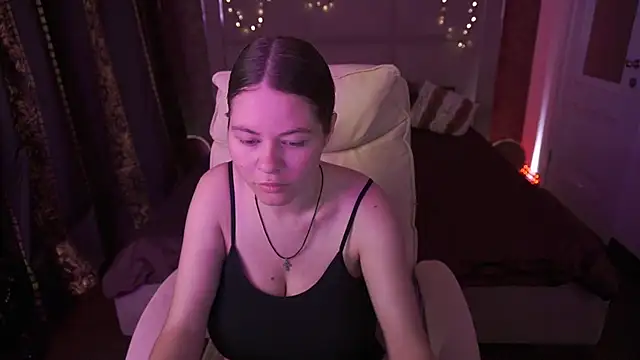 Snapshot of QueenEvieX chatting on April 21, 2026, 12:34 am QueenEvieX online show from April 21, 2026, 12:34 am