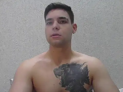 Snapshot of Zure-xxx chatting on May 13, 2026, 11:55 pm Zure-xxx online show from May 13, 2026, 11:55 pm
