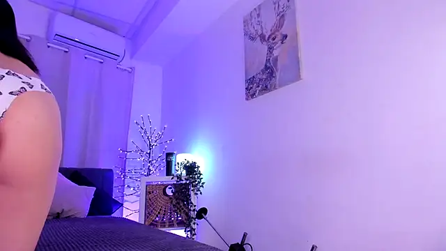 Divine Madeleine online show from May 21, 2026, 6:20 am