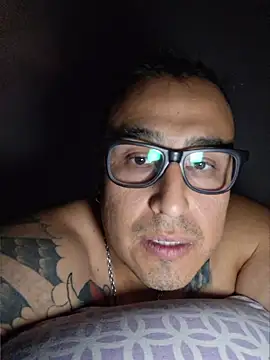 Snapshot of Rueditasss chatting on March 11, 2026, 6:14 pm Rueditasss online show from March 11, 2026, 6:14 pm