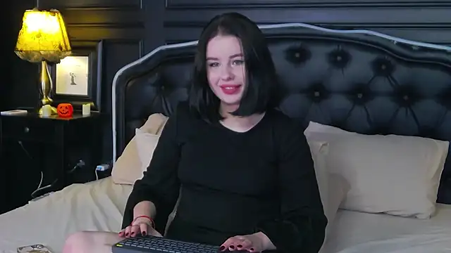 Snapshot of AliceLune chatting on November 1, 2025, 2:08 pm AliceLune online show from November 1, 2025, 2:08 pm