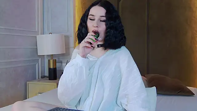 Snapshot of AliceLune chatting on November 27, 2025, 2:30 pm AliceLune online show from November 27, 2025, 2:30 pm