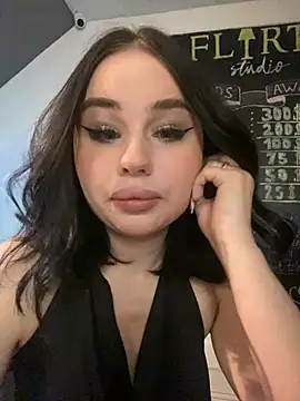 Snapshot of AliceLune chatting on January 17, 2026, 4:28 am AliceLune online show from January 17, 2026, 4:28 am