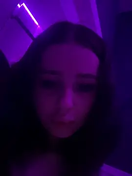 Snapshot of AliceLune chatting on February 9, 2026, 2:32 pm AliceLune online show from February 9, 2026, 2:32 pm