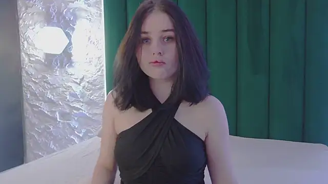 Snapshot of AliceLune chatting on February 10, 2026, 1:04 pm AliceLune online show from February 10, 2026, 1:04 pm