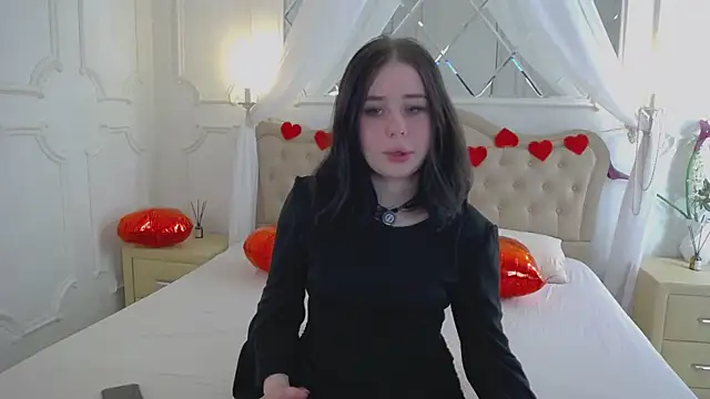 Snapshot of AliceLune chatting on February 16, 2026, 12:45 pm AliceLune online show from February 16, 2026, 12:45 pm