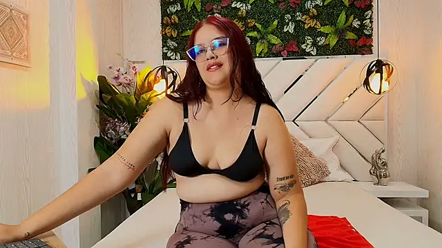 Snapshot of scarlett_montoya chatting on November 13, 2025, 12:15 pm scarlett montoya online show from November 13, 2025, 12:15 pm