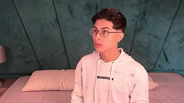 Aaron Eze online show from March 31, 2026, 12:27 pm