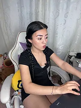 Snapshot of Midori_rosse chatting on May 6, 2026, 10:59 pm Midori rosse online show from May 6, 2026, 10:59 pm