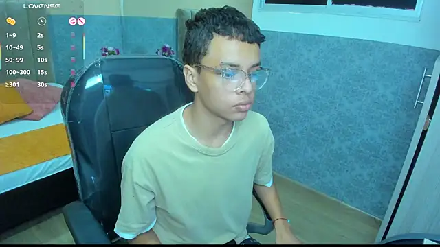 Xavier Fox    online show from November 5, 2025, 12:27 pm