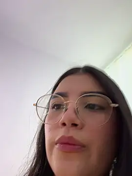 Julietalcl online show from November 5, 2025, 9:15 pm