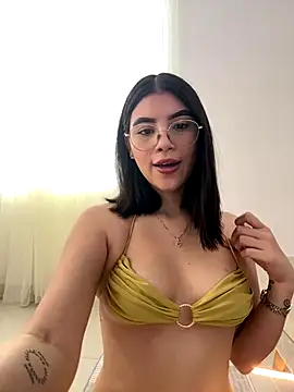 Julietalcl online show from December 2, 2025, 9:10 pm