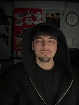 emir343475 online show from April 17, 2026, 9:51 pm