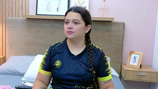 Tessa Stone online show from February 11, 2026, 1:43 am