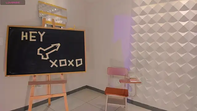 ScarlettBlaze  online show from October 31, 2025, 1:01 pm